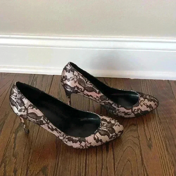 Ann Taylor Women’s 8 Black Lace Shimmer Pink Pump w/3.5” Heel - NEW IN BOX!! - Picture 3 of 11